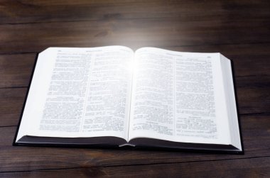 Açık kitap, İncil. Dua et. Kutsal kitap. Kutsal Kitap Sevgisi.
