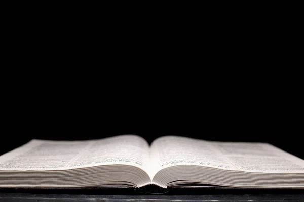 Nyitott Biblia Fekete Háttérrel Szent Könyv — Stock Fotó