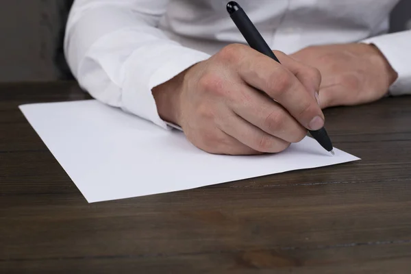 Mão Homem Escreve Uma Folha Branco Caderno — Fotografia de Stock