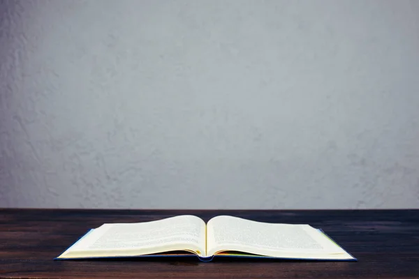 Open Bible Book Table Prayer — Stockfoto