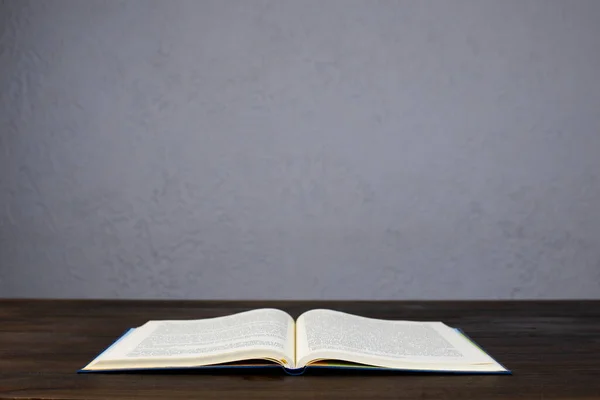 Open Bible Book Table Prayer — Stockfoto