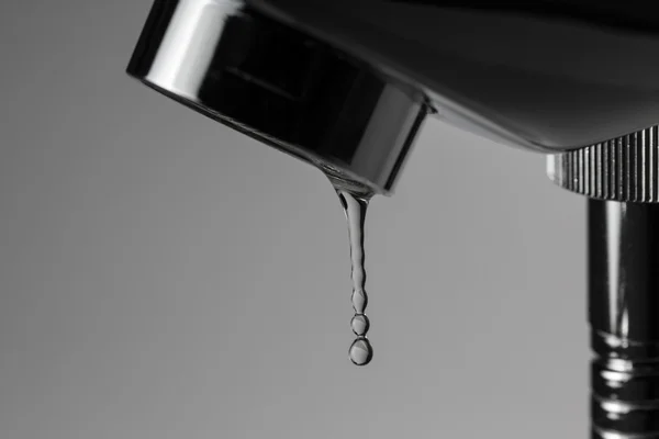 Tap leaking water — Stock Photo, Image