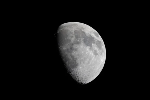 gibbous moon teleskopla ağda gerçek görünümü