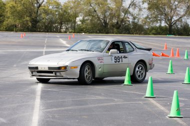 Porsche 944 yarış