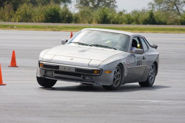 Porsche 944 yarış