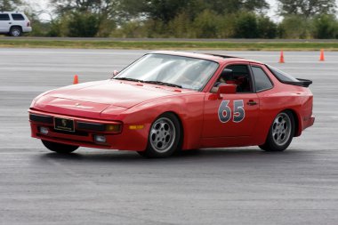 Porsche 944 yarış