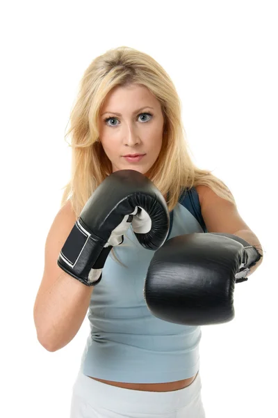 Blond kvinnlig boxning — Stockfoto