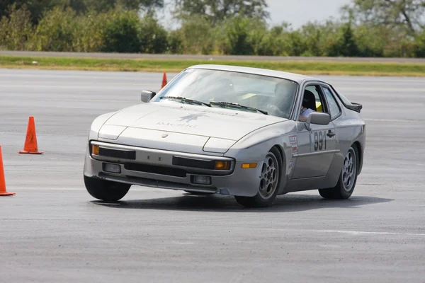 Porsche 944 гонки — стоковое фото