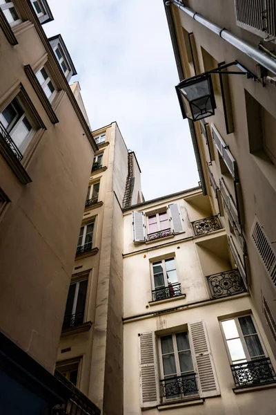 Batignolles bölgesinde Paris 'in tipik evleri