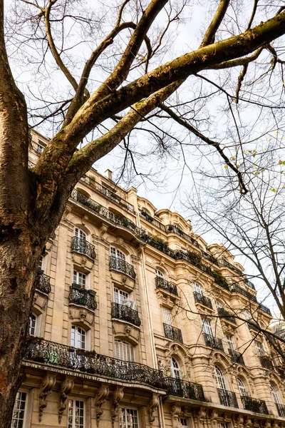 Batignolles Paris, bölgenin tipik evleri.