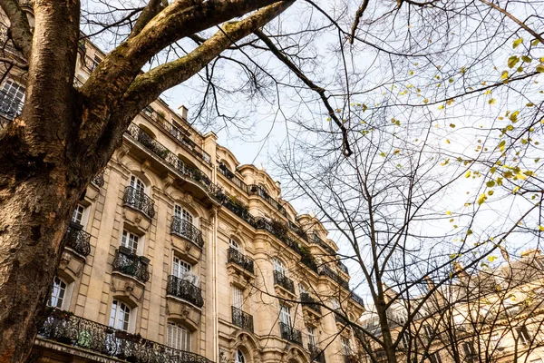 Batignolles Paris, bölgenin tipik evleri.