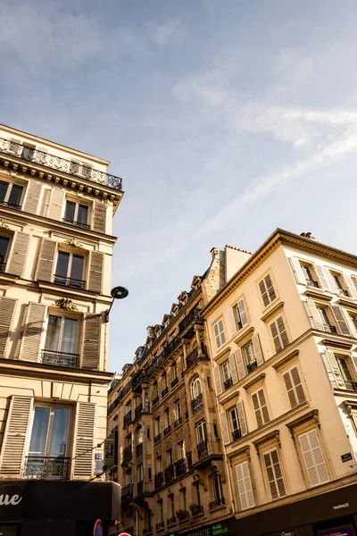 Batignolles Paris, bölgenin tipik evleri.