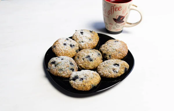 Tazza Caffè Biscotti Mirtilli Sul Tavolo Bianco — Foto Stock