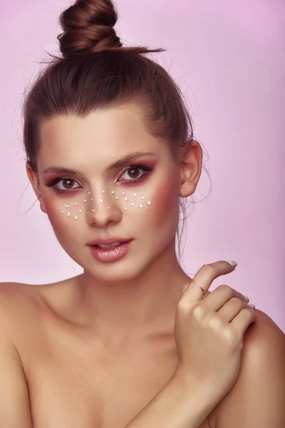 Hermoso Retrato Mujer Joven Con Maquillaje Creativo Moda Piel Limpia —  Fotos de Stock