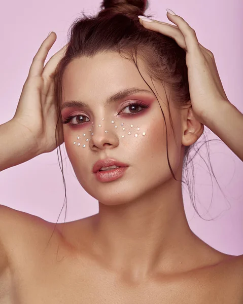 Hermoso Retrato Mujer Joven Con Maquillaje Creativo Moda Piel Limpia — Foto de Stock