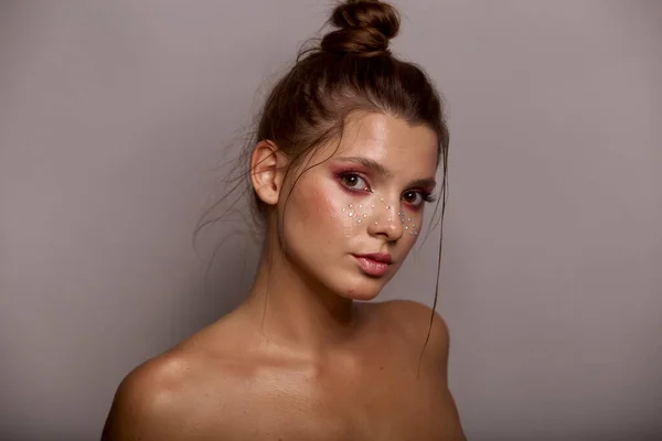 Hermoso Retrato Mujer Joven Con Maquillaje Creativo Moda Piel Limpia — Foto de Stock