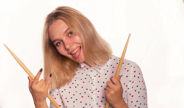 Concepto Música Rock Roll Cara Mujer Joven Con Piercing Muestra — Foto de Stock