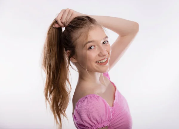 Nette Junge Frau Zieht Ihren Langen Blonden Haaren Schöne Frau — Stockfoto