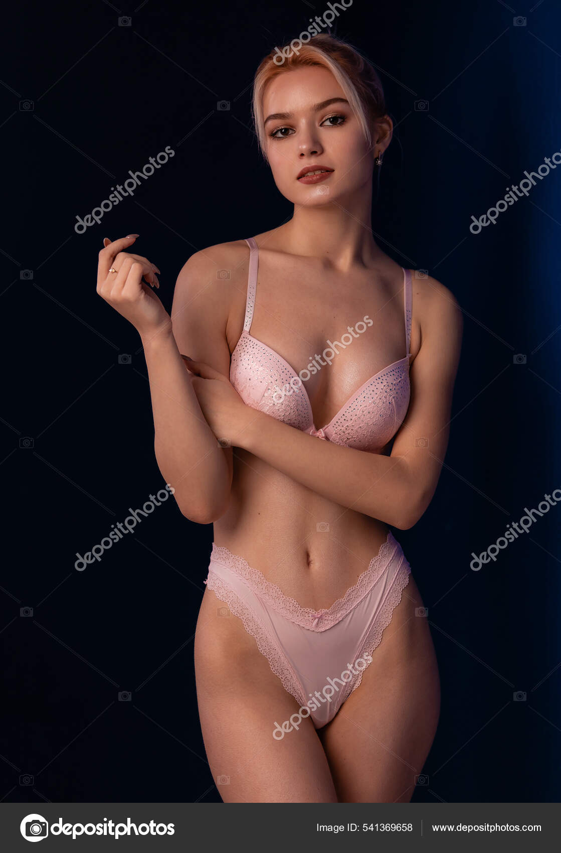 Ropa interior publicitaria fotos stock, imágenes Ropa interior publicitaria sin royalties | Depositphotos