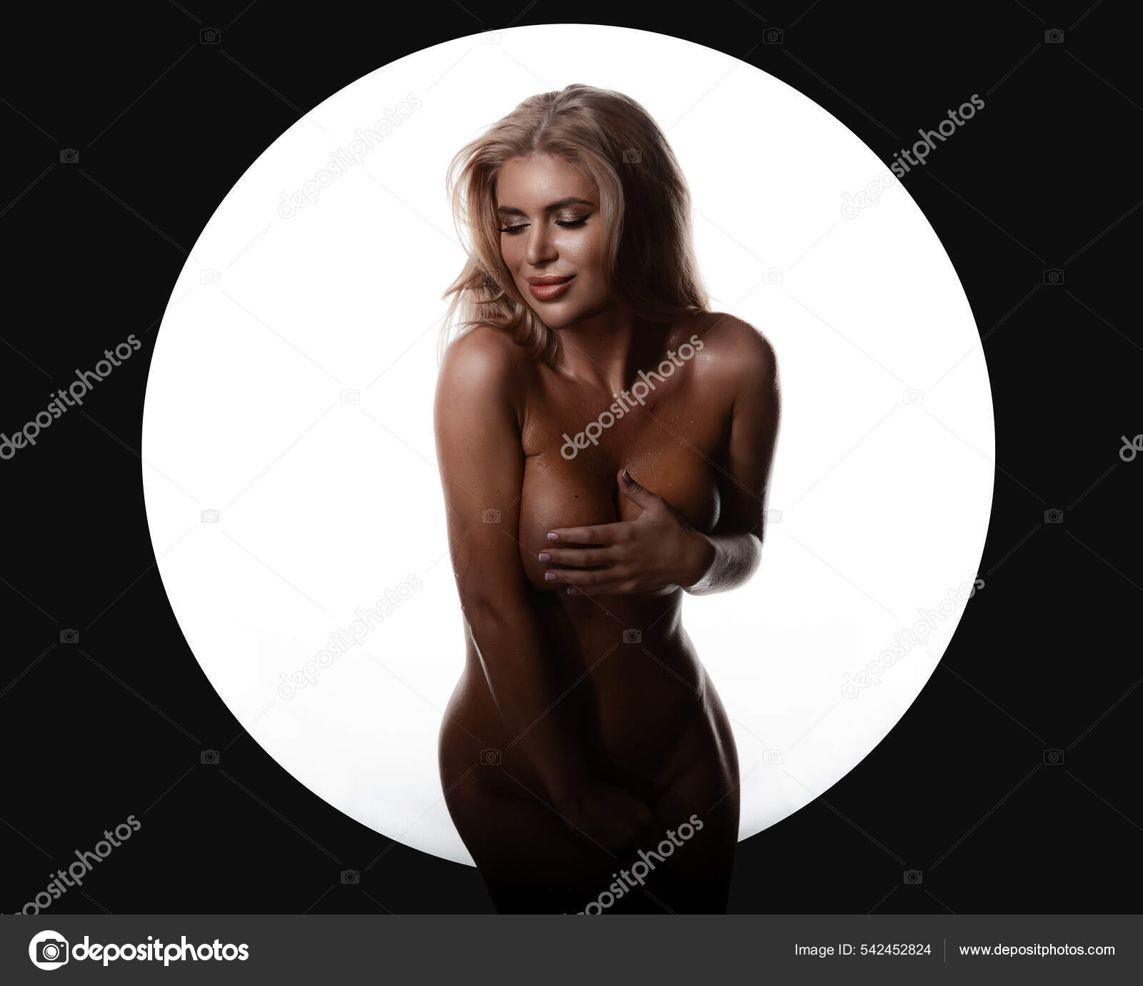 Женская красота голая Искусство Обнаженной Женщины Красота Линии Тела Женщина Белом Круге Кольцо — Стоковое фото © Oleg.Ermak88 #542452824