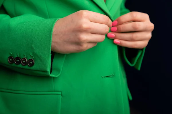 Närbild Fashionabla Gröna Kavajer Kvinna Kvinnans Mode Klassiska Jacka Detaljer — Stockfoto