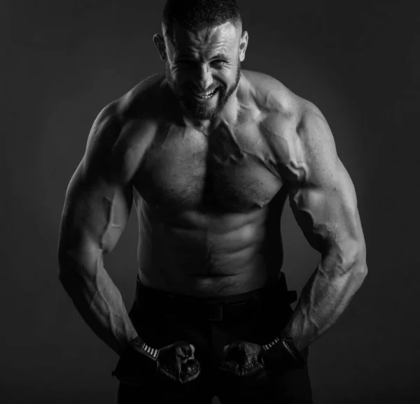 Portretul Studio Luptei Omul Muscular Mănuși Luptă Negre Care Pozează — Fotografie, imagine de stoc