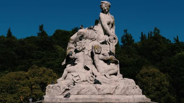 Antigua Escultura Ninfa Con Jarra 1746 Francia Jardins Fontaine Escultura — Vídeos de Stock