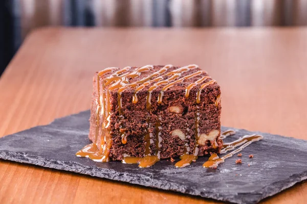 맛있는 초콜릿 브라우니의 확대 사진. 달콤 한 음식 — 스톡 사진