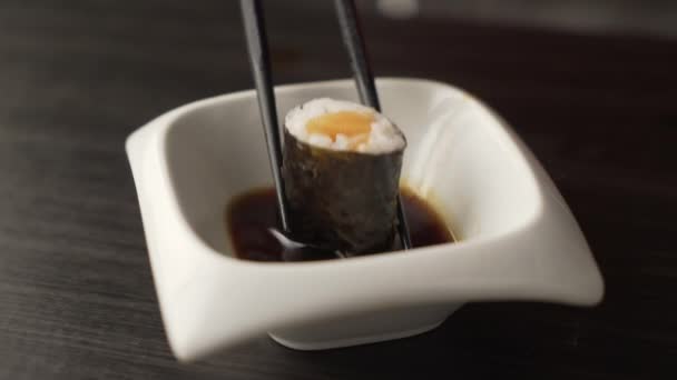 Cina Restaurant Japonez Consumul Sushi — Videoclip de stoc