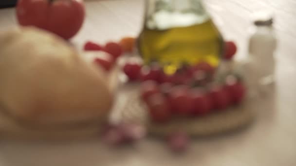 Oliwa Oliwek Pomidor Chleba Śródziemnomorskiego — Wideo stockowe