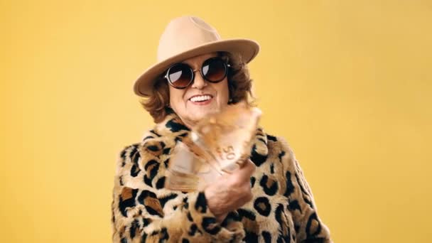 Senior Woman Sunglasses Holding Fan Money Laughing Looking Camera Yellow — Stockvideo