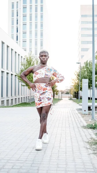 Corpo Cheio Confiante Jovem Muscular Afro Americano Transexual Homem Vestido — Fotografia de Stock