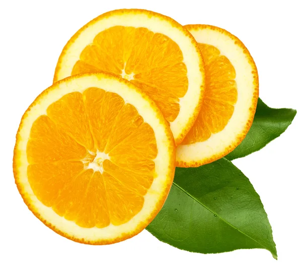 Szelet narancs, zöld levelekkel — Stock Fotó