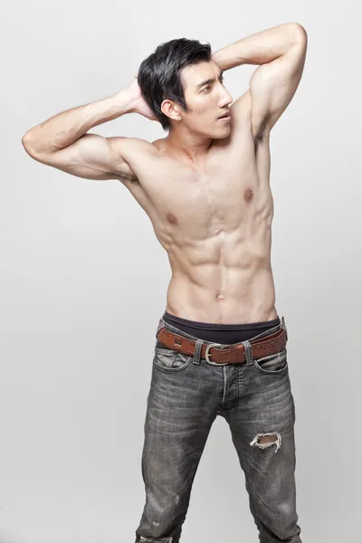 Immagine di uomo muscolare in posa — Foto Stock
