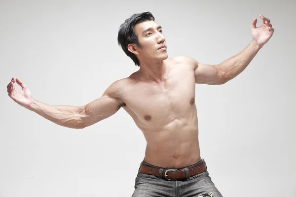Imagen del hombre muscular posando — Foto de Stock