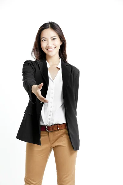Portret van een mooie zakenvrouw handdruk aanbieden op witte achtergrond. — Stockfoto