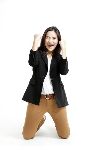 Succesvolle jonge zakenvrouw die blij voor haar succes. — Stockfoto