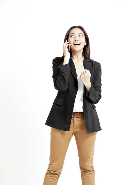 Záběr krásné asijské podnikatelka na telefonu — Stock fotografie