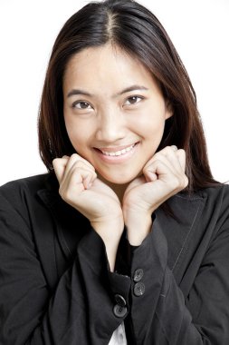 Asyalı kadın gülümsüyor