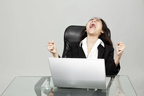 Bored woman at her desk — Stock Photo, Image