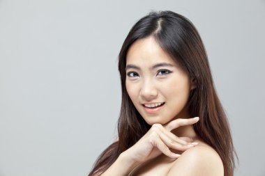 güzel kadın manken izole gri arka plan üzerinde portresi