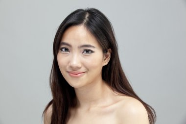 güzel kadın manken izole gri arka plan üzerinde portresi