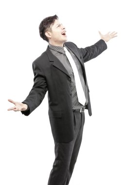 Genç mutlu gülümseyen neşeli iş adamı, beyaz zemin üzerine