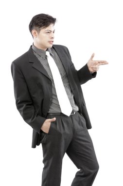 Genç mutlu gülümseyen neşeli iş adamı, beyaz zemin üzerine