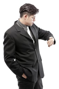 İş adamı zamana bakıyor.