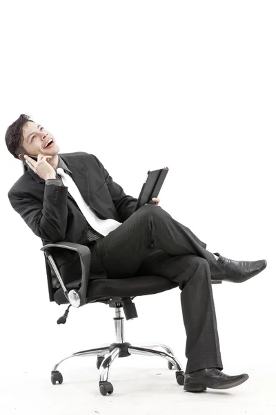 Portret biznesmena siedzi z cyfrowy tablicowy — Zdjęcie stockowe
