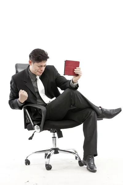 Retrato de um homem de negócios sentado com tablet digital — Fotografia de Stock