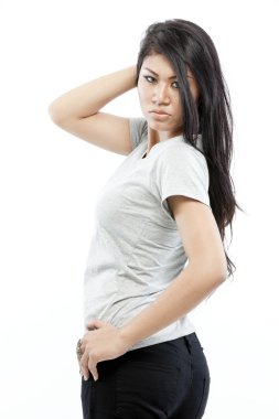 boş gri t-shirt ile seksi Asyalı kız