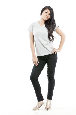 boş gri t-shirt ile seksi Asyalı kız