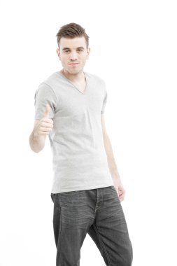 Casual adam eliyle onay işaret izole beyaz arka plan üzerinde gösterilen
